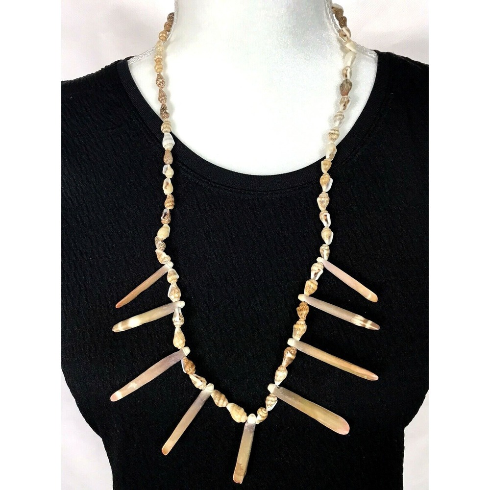 Natural Sea Shell Necklace 14" Long Unusual Accessory Vintage 1980's